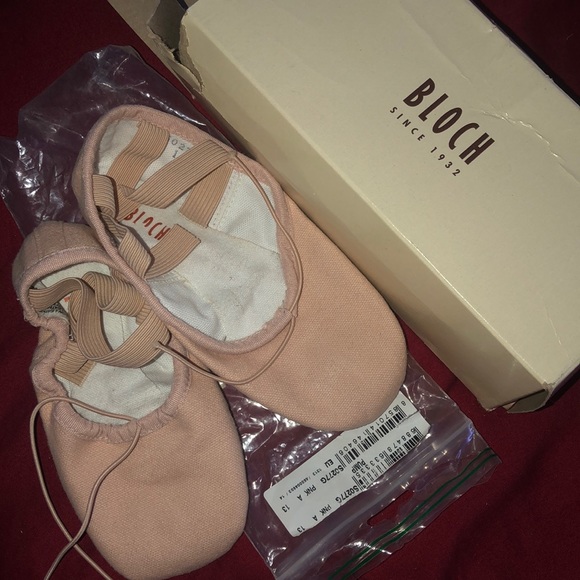 Girls Ballet 🩰 Slippers - Picture 3 of 4